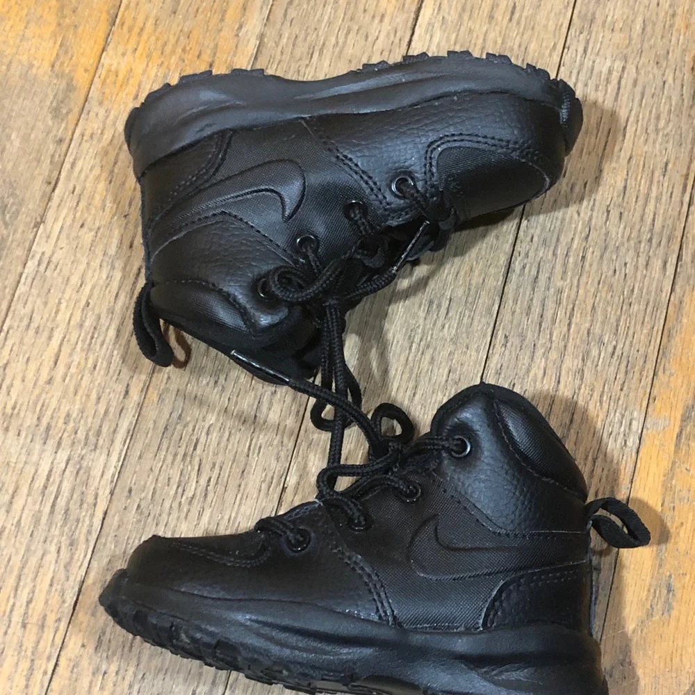 Nike Manoa Leather Boots